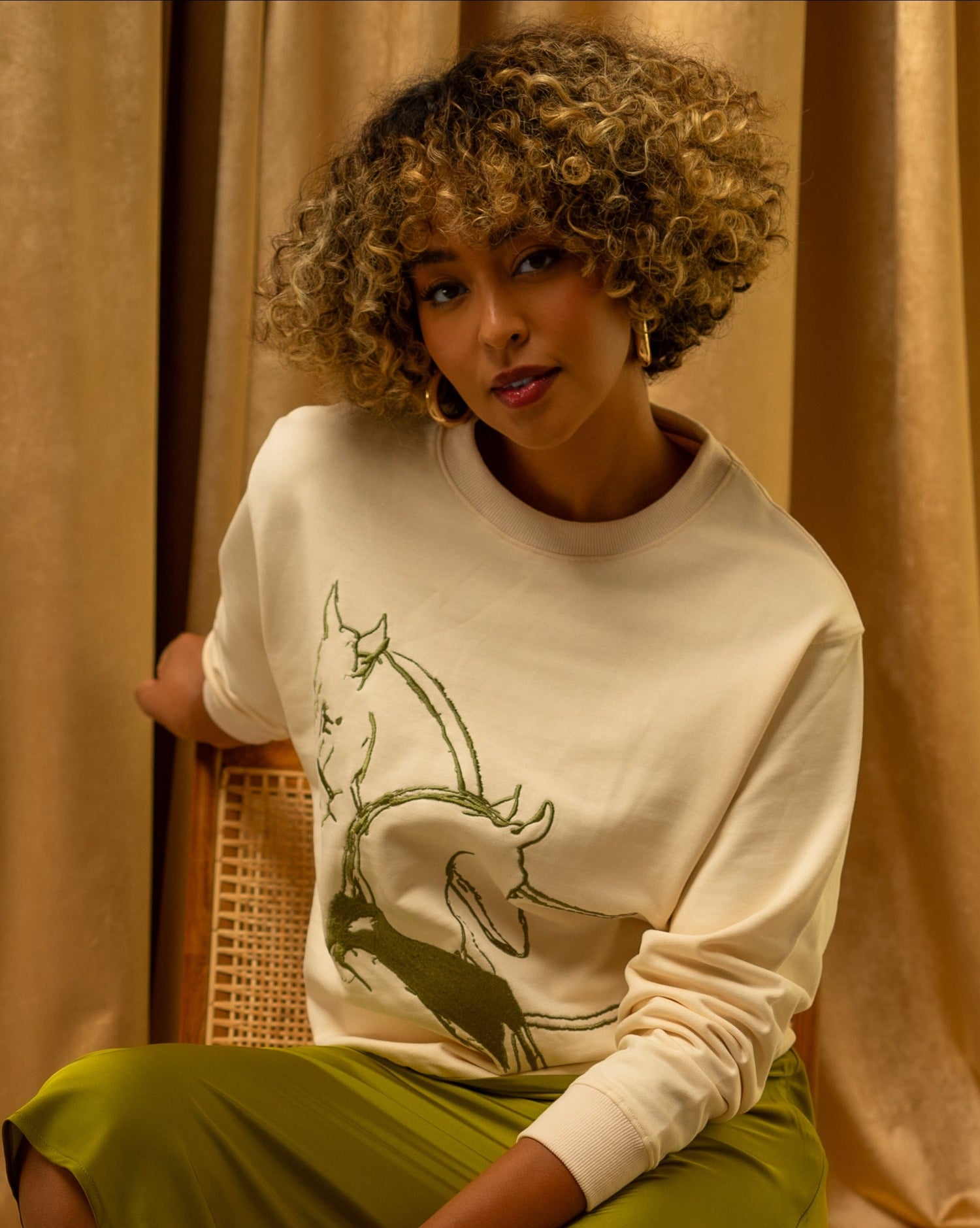 Classic Embroidered Sweatshirt Horses Embrace - Ivory