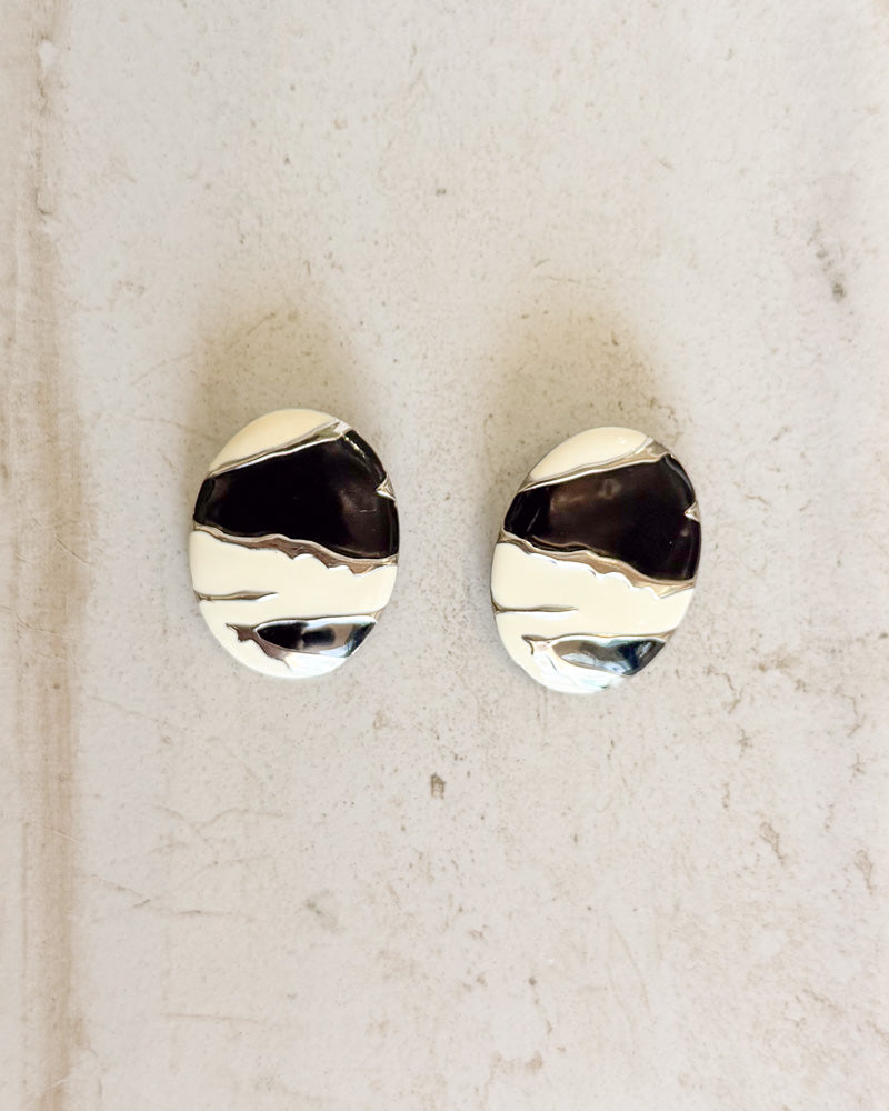 Vintage Black and White Enamel Oval Earring