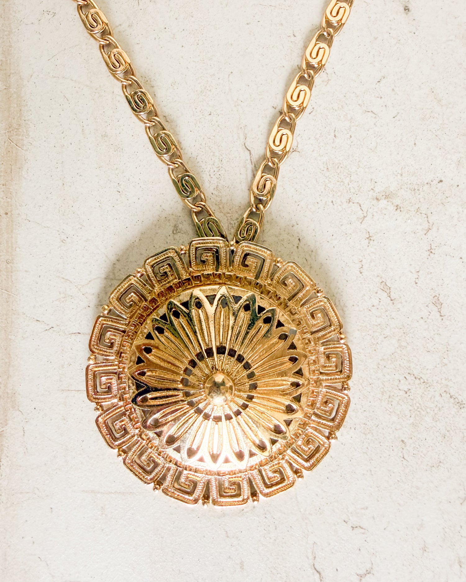 Vintage Signed Gold Tone Circular Roman Design Pendant Chain