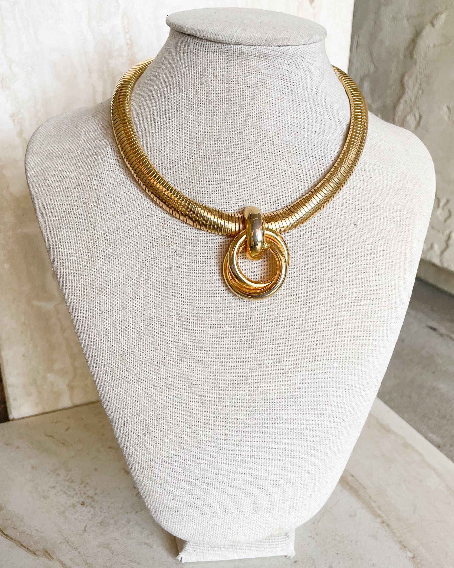 Vintage Elegant Gold-Tone Omega Necklace