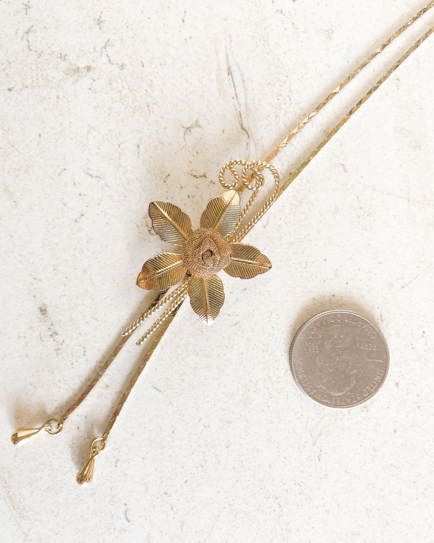 Vintage Gold Tone Mesh Flower Pendant Lariat Necklace