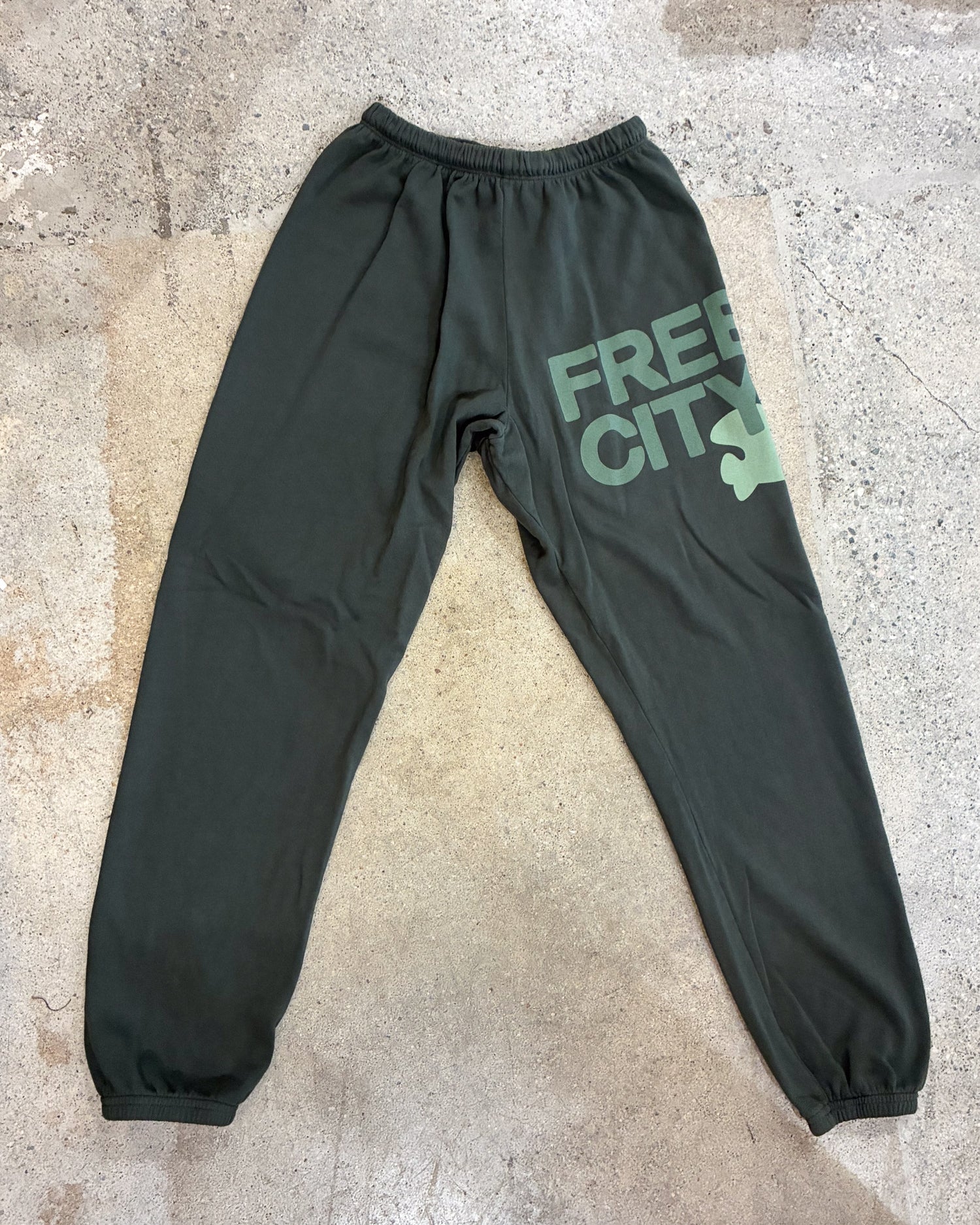 FREECITY LARGE SWEATPANT- weed