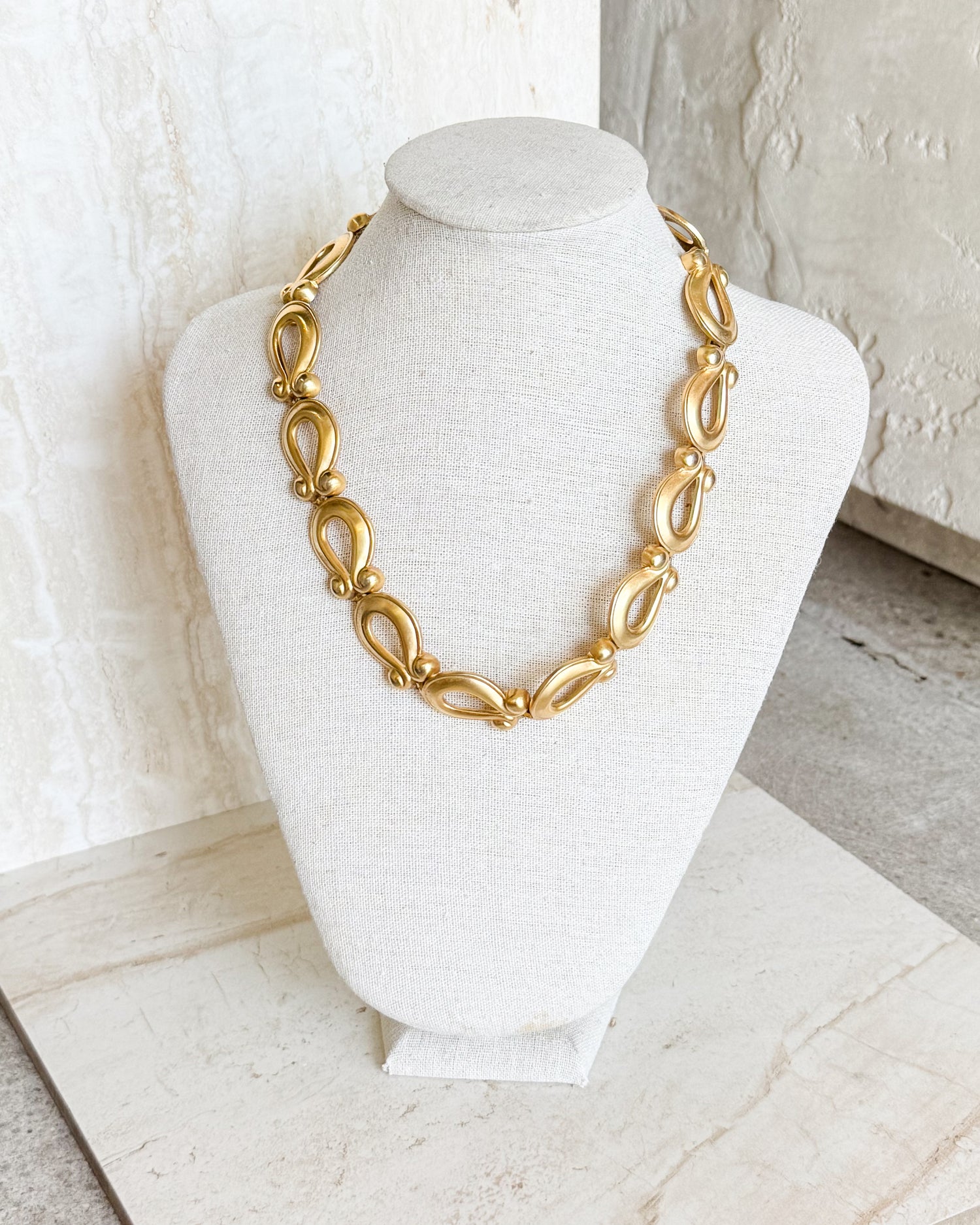 Vintage Anne Klein Classic Matt Gold Horseshoe Link Necklace
