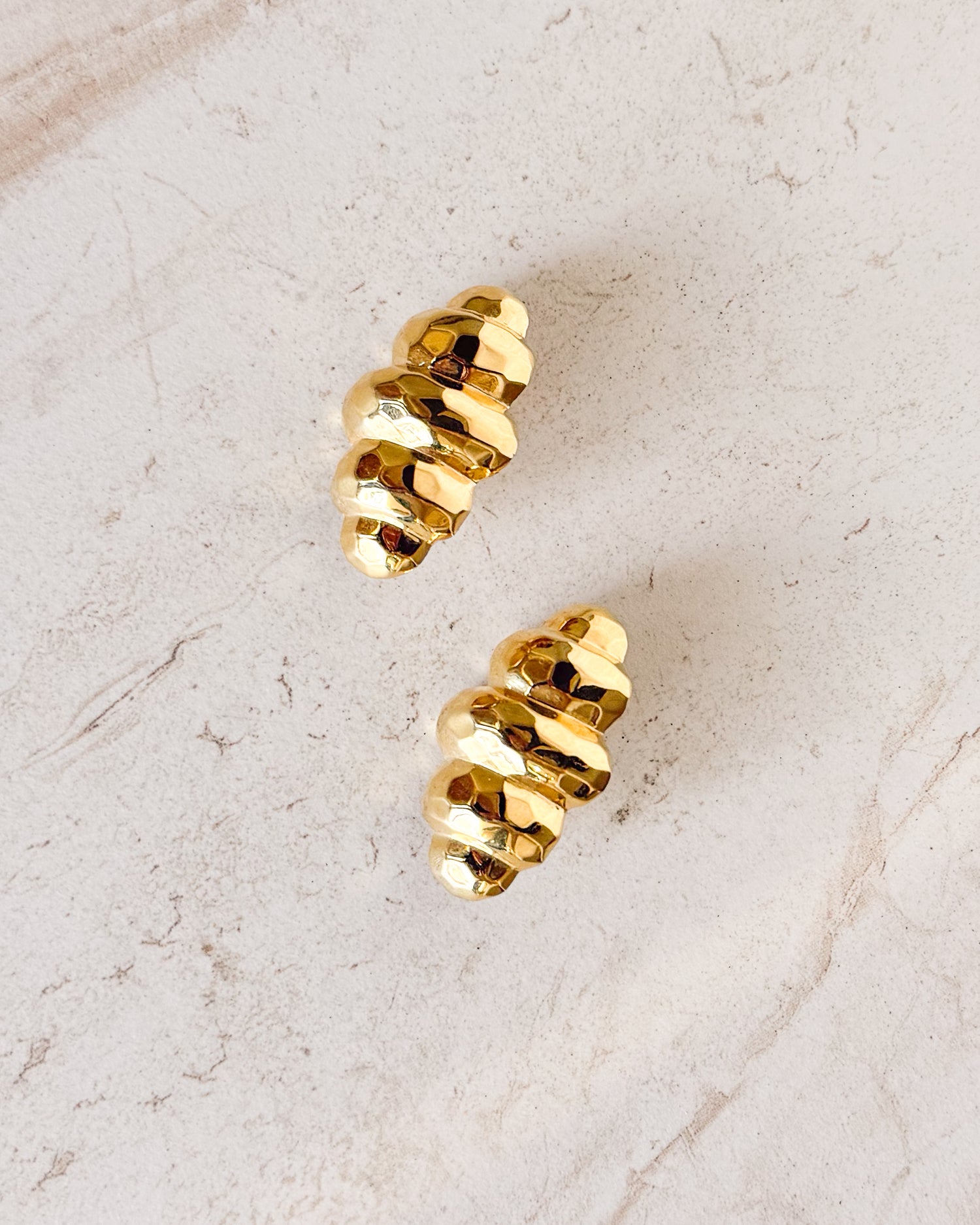 VIntage Big Bold Bevel Gold Tone Shell clip on earrings
