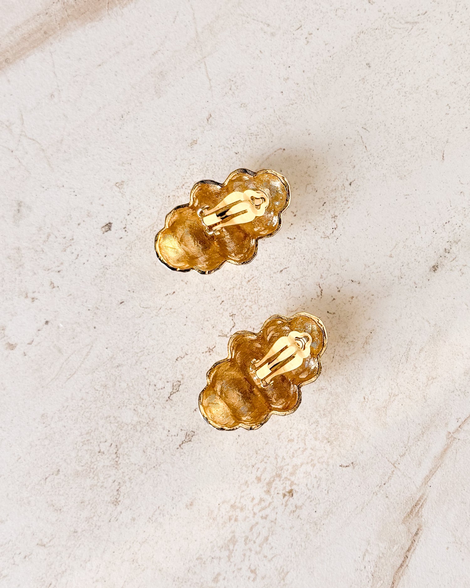 VIntage Big Bold Bevel Gold Tone Shell clip on earrings