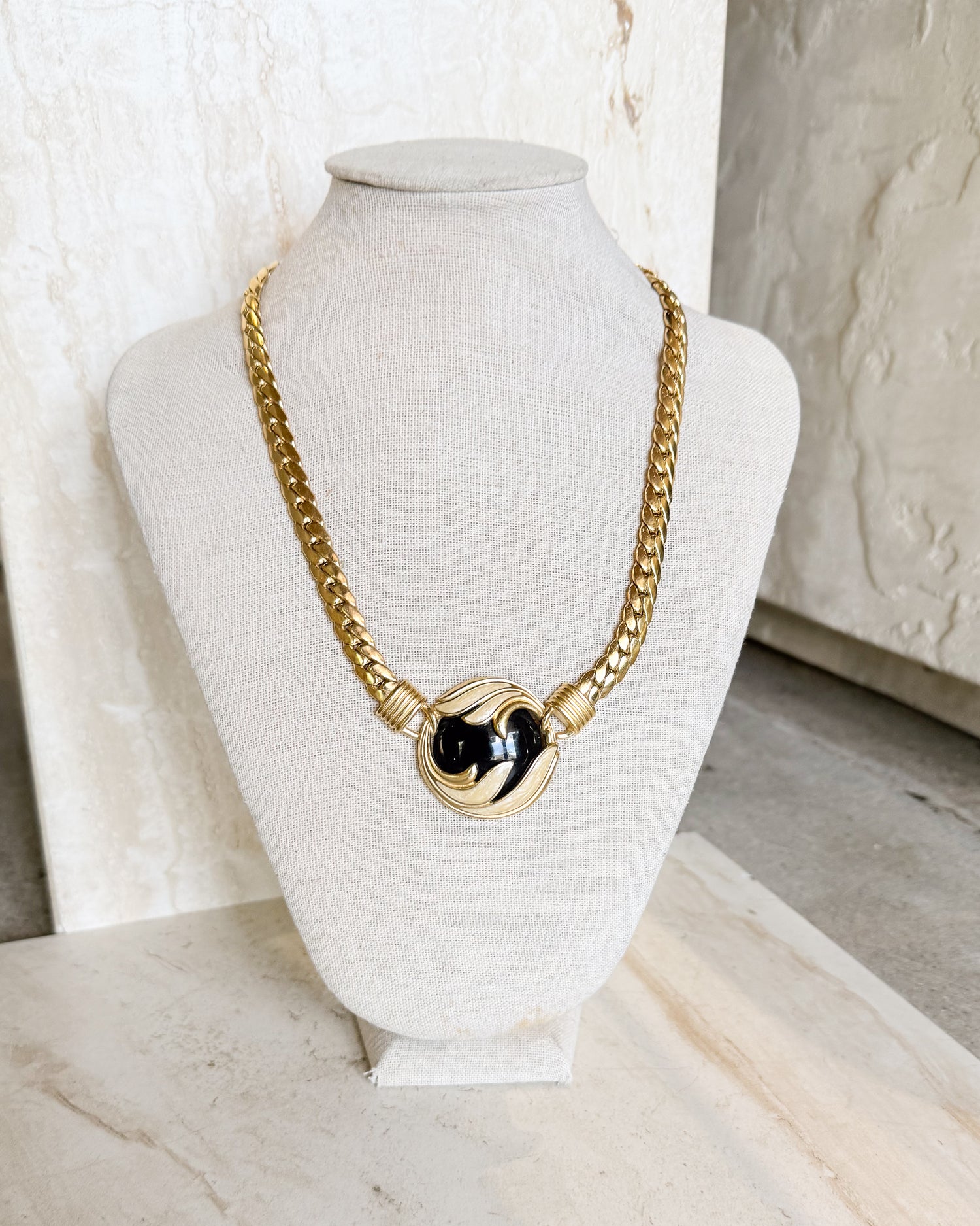 Vintage Signed Black cabochon stone gold-tone choker necklace