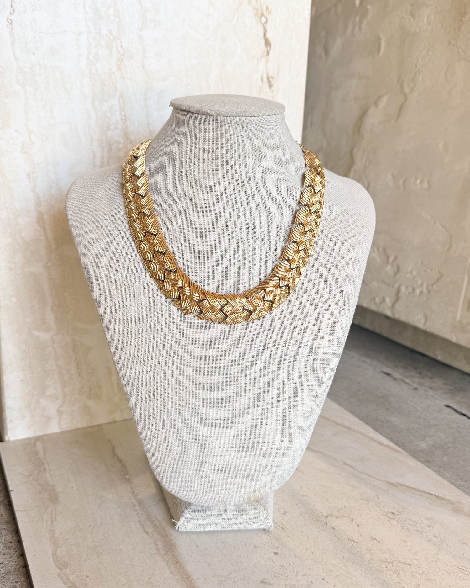 Vintage 1980's interwoven Necklace