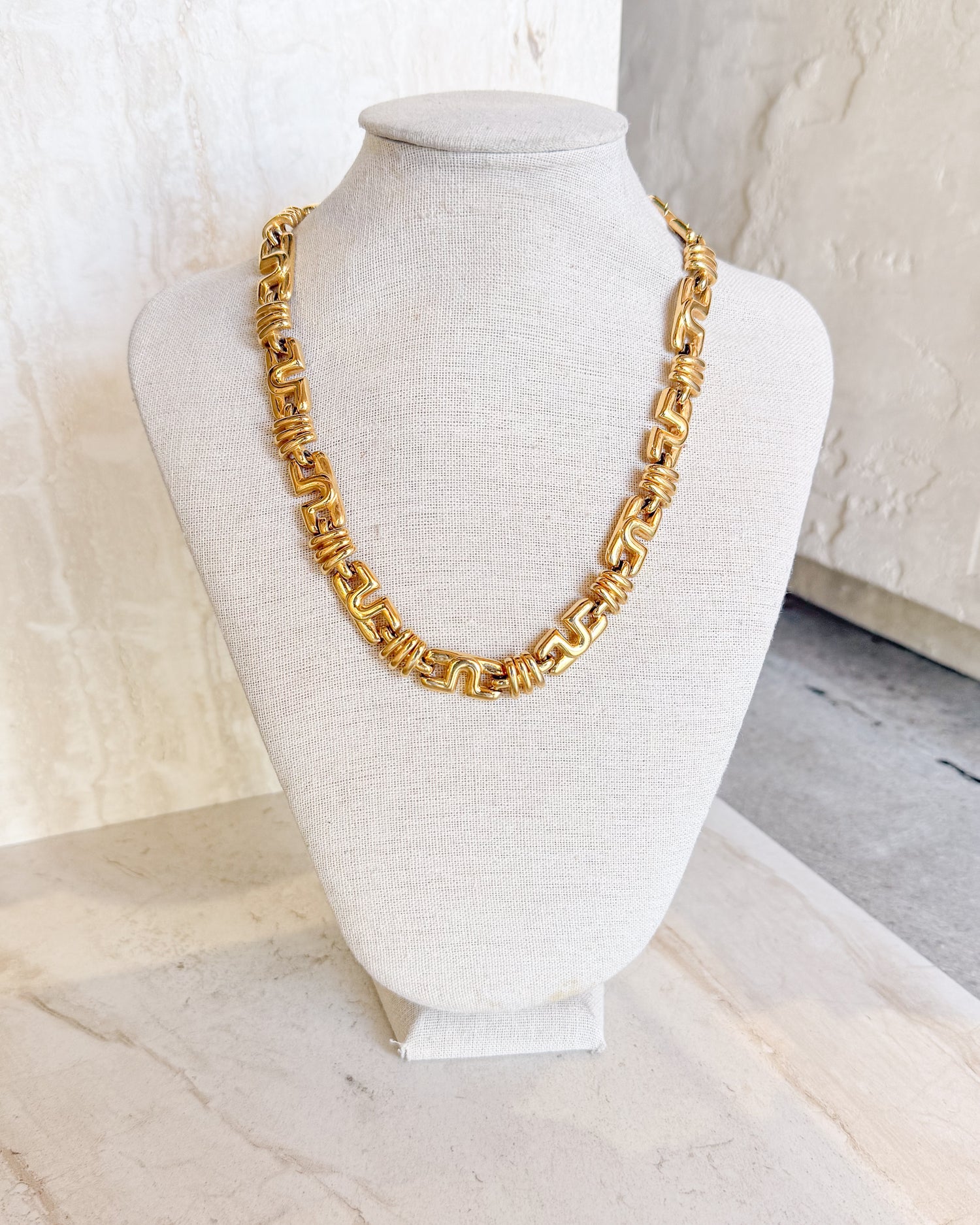 Vintage Signed Chunky Gold U-link chain necklace