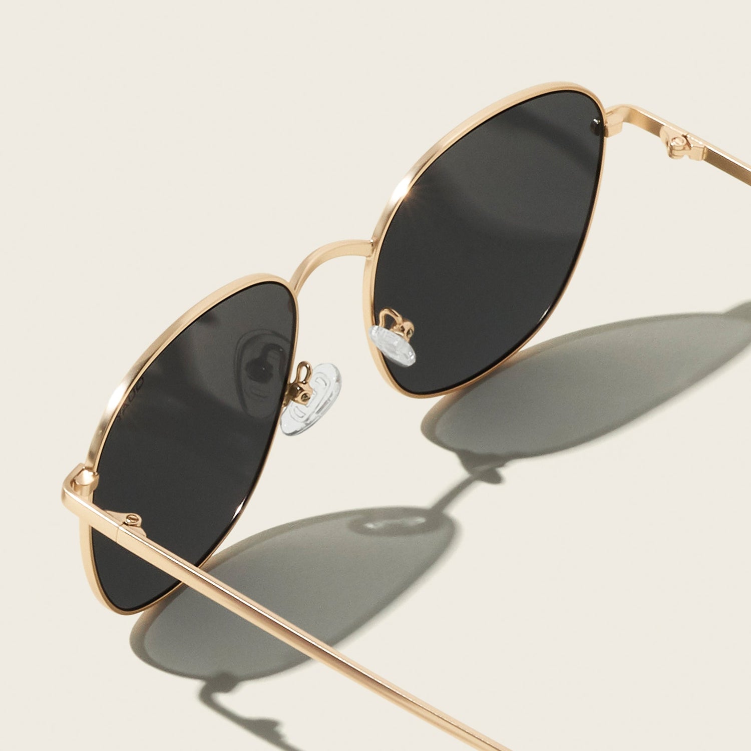 JEZABELL - Gold Frame / Smoke Lens