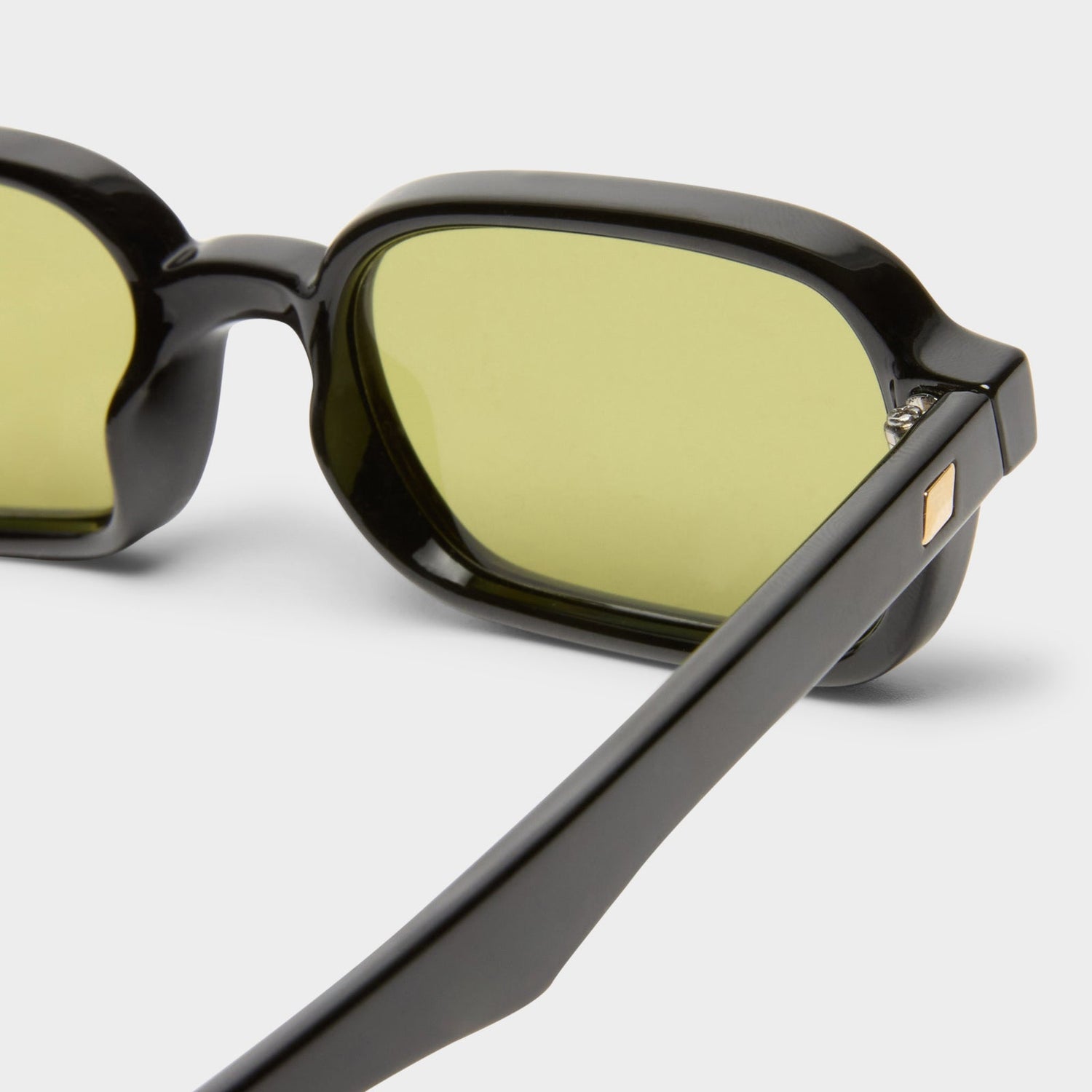 PILFERER | BLACK OLIVE MONO