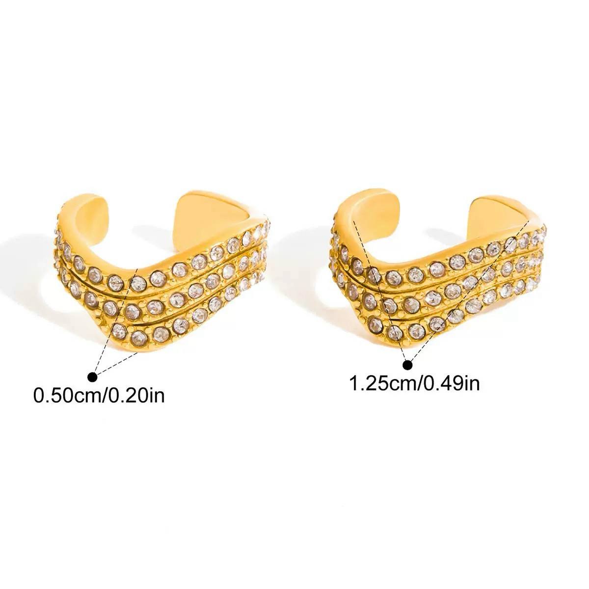 Mono Queen Ear Cuff