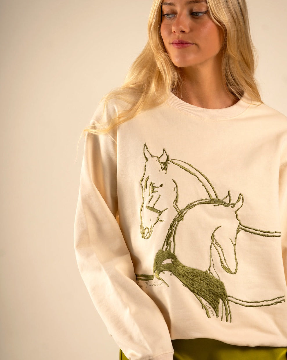Classic Embroidered Sweatshirt Horses Embrace - Ivory