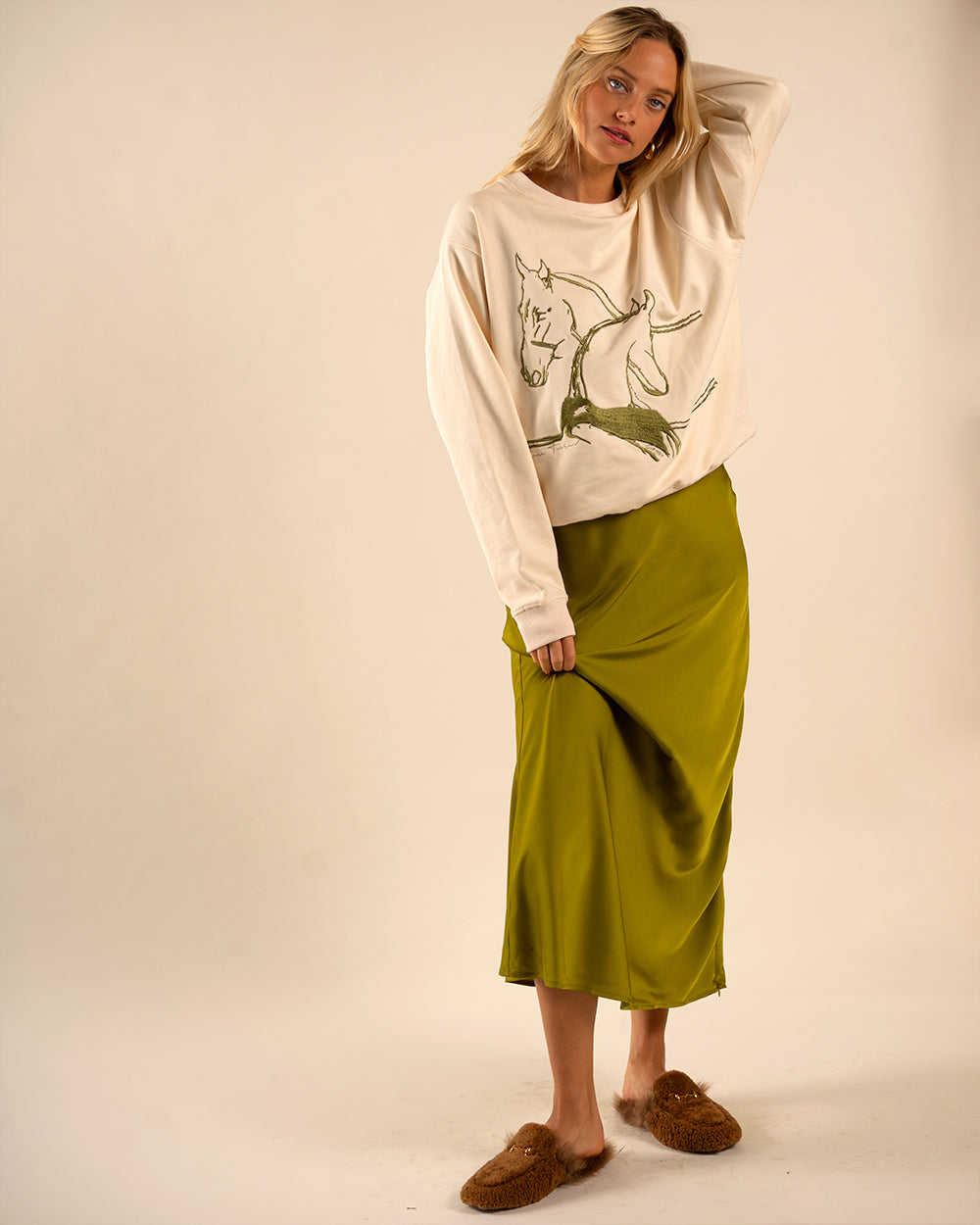 Classic Embroidered Sweatshirt Horses Embrace - Ivory