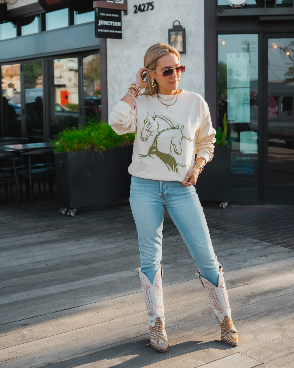 Classic Embroidered Sweatshirt Horses Embrace - Ivory