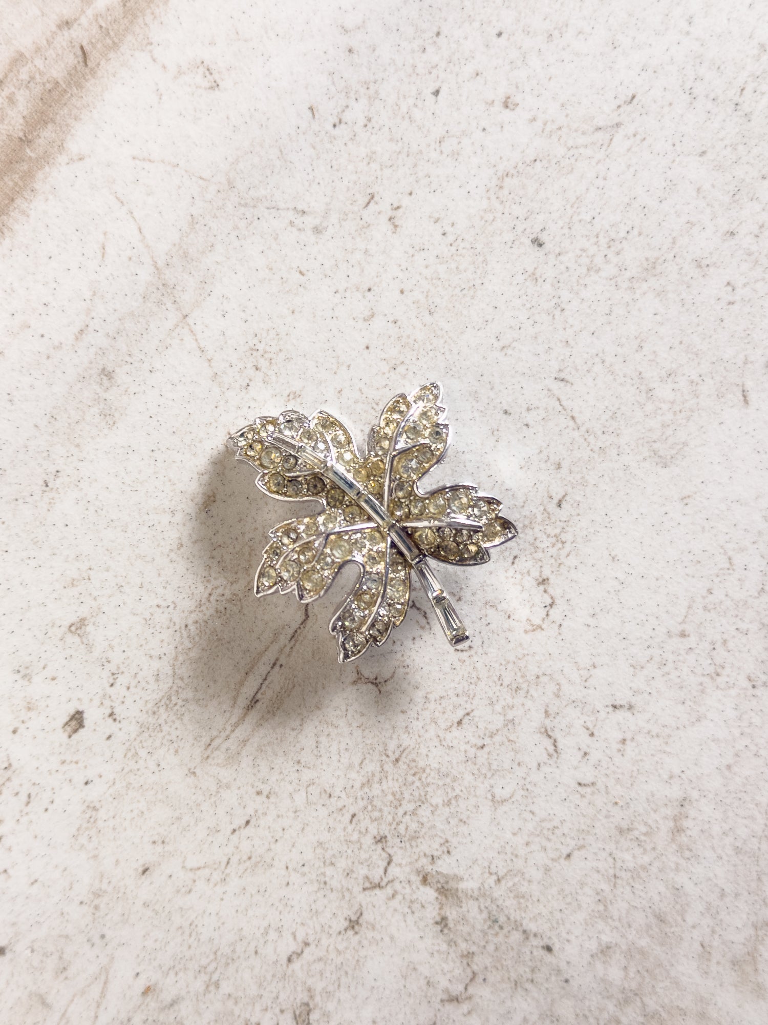 Vintage CLEAR RHINESTONE SILVER TONE LEAF BROOCH