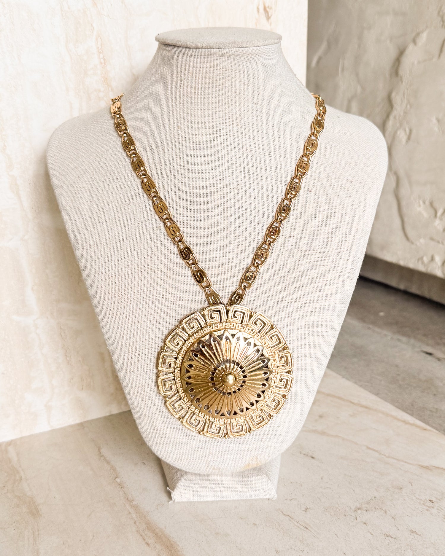 Vintage Signed Gold Tone Circular Roman Design Pendant Chain