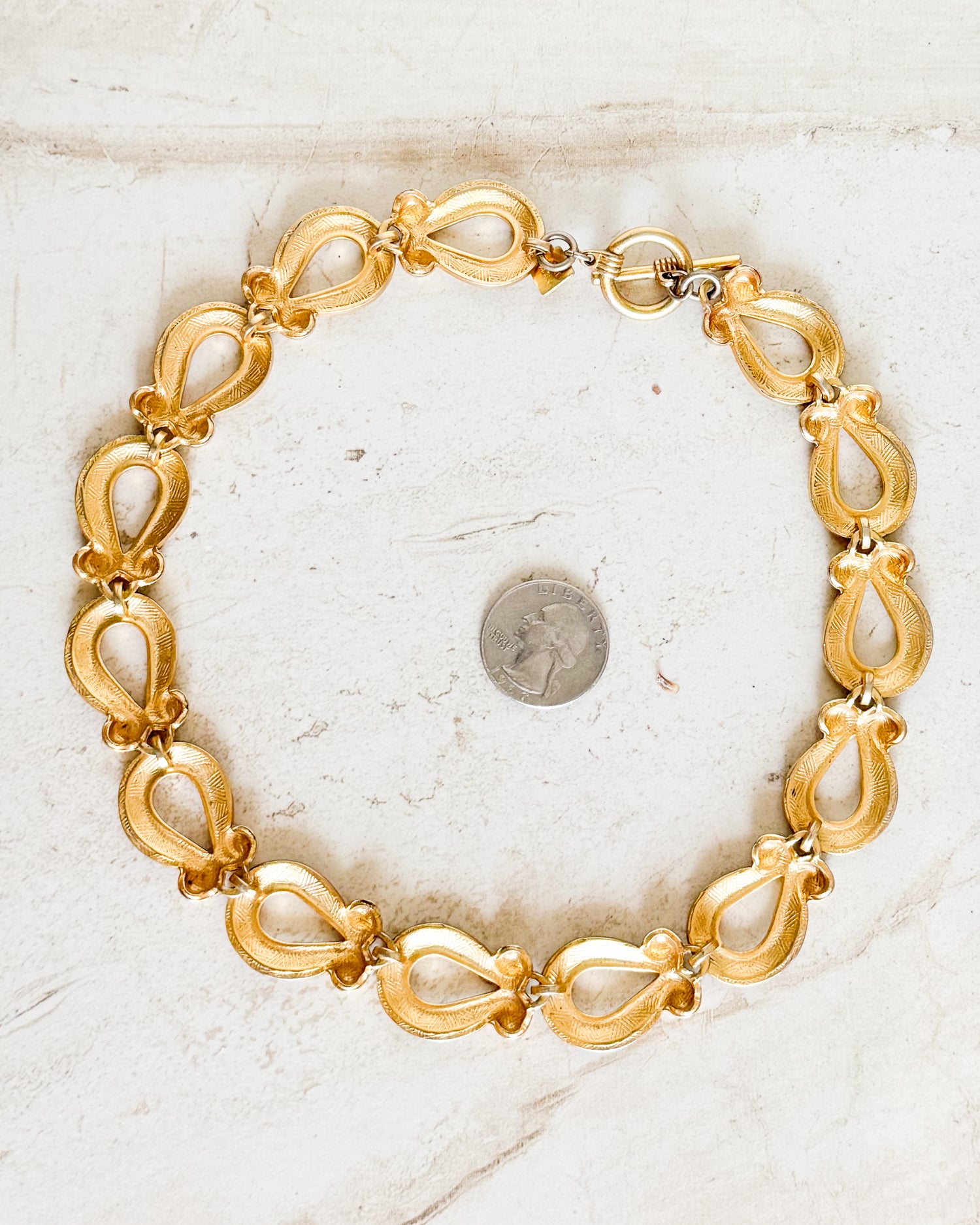 Vintage Anne Klein Classic Matt Gold Horseshoe Link Necklace