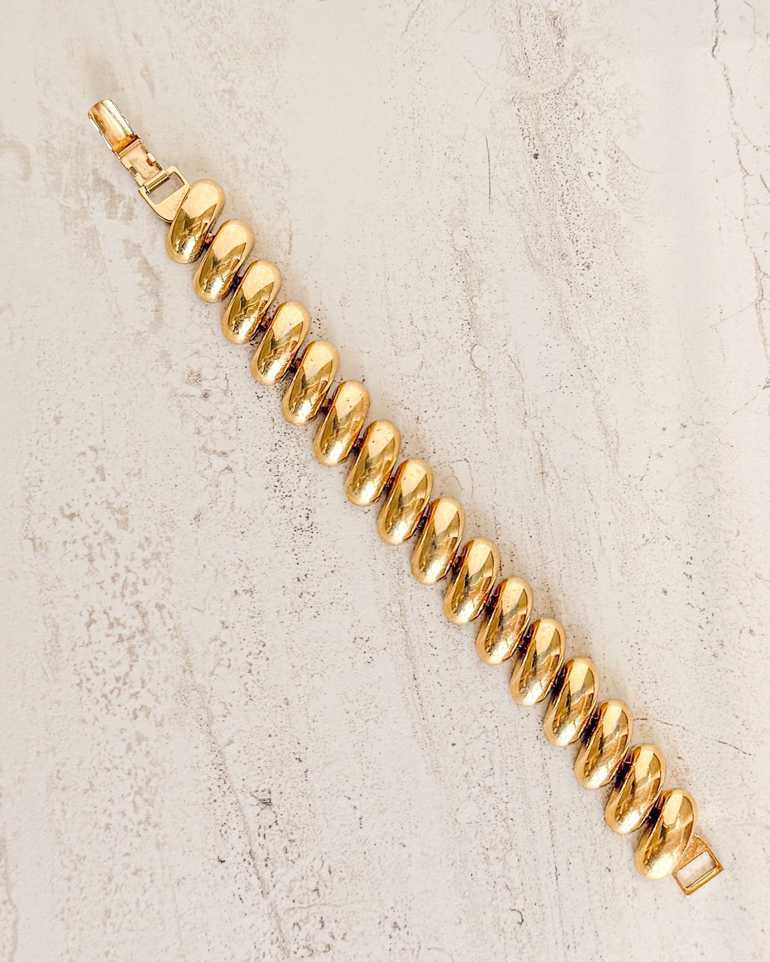 Vintage Signed Gold Gold Curved Link Bracelet