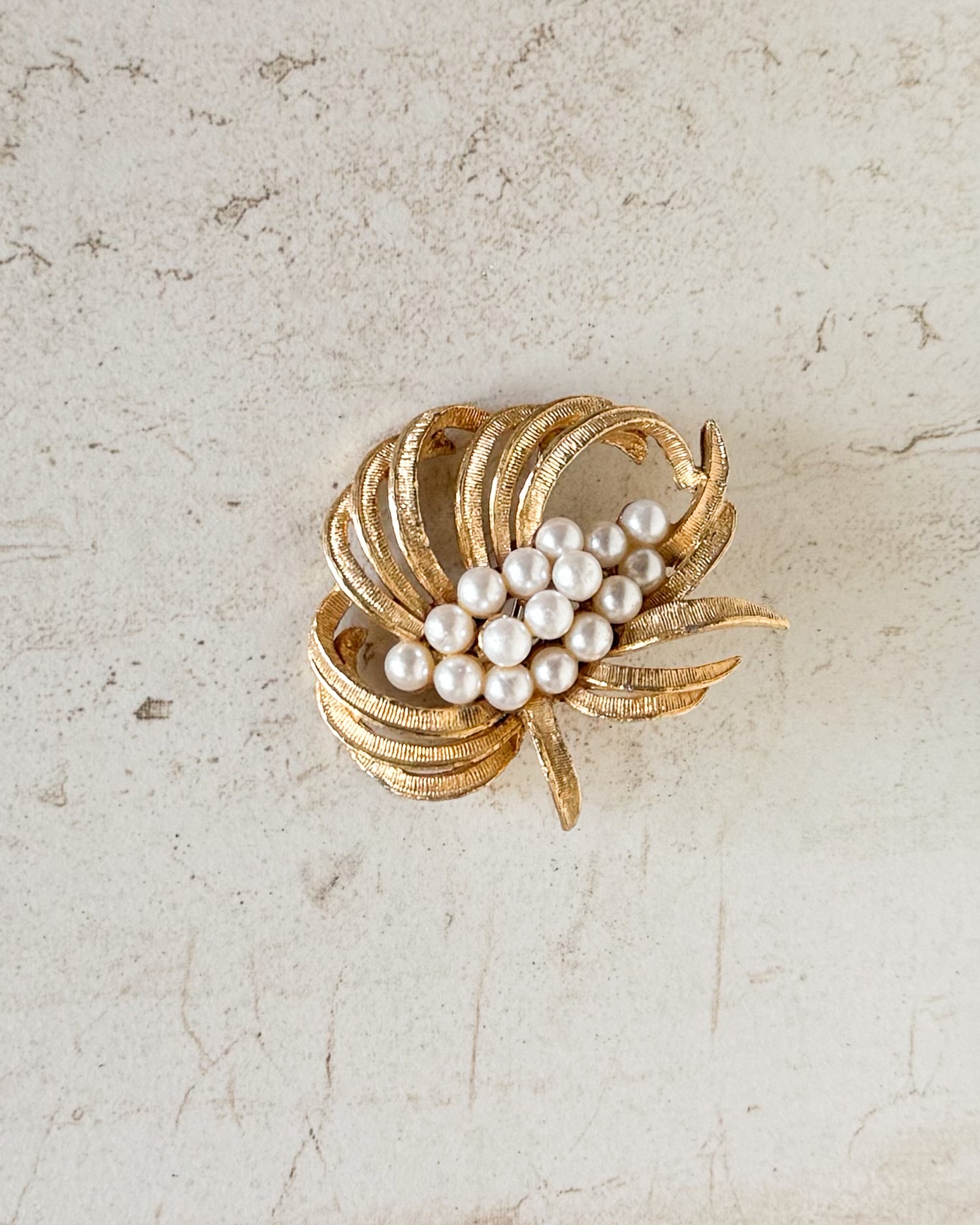 Vintage Curling Leaf Brooch Pin