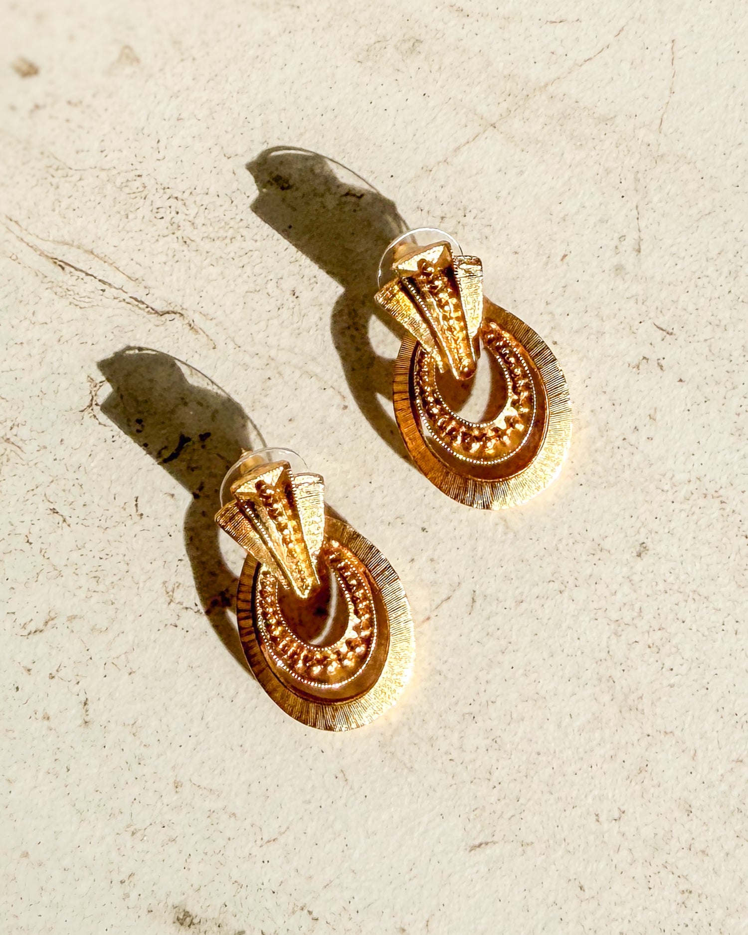 Vintage Signed Gold Tone Oval Knocker Clip On Earrings