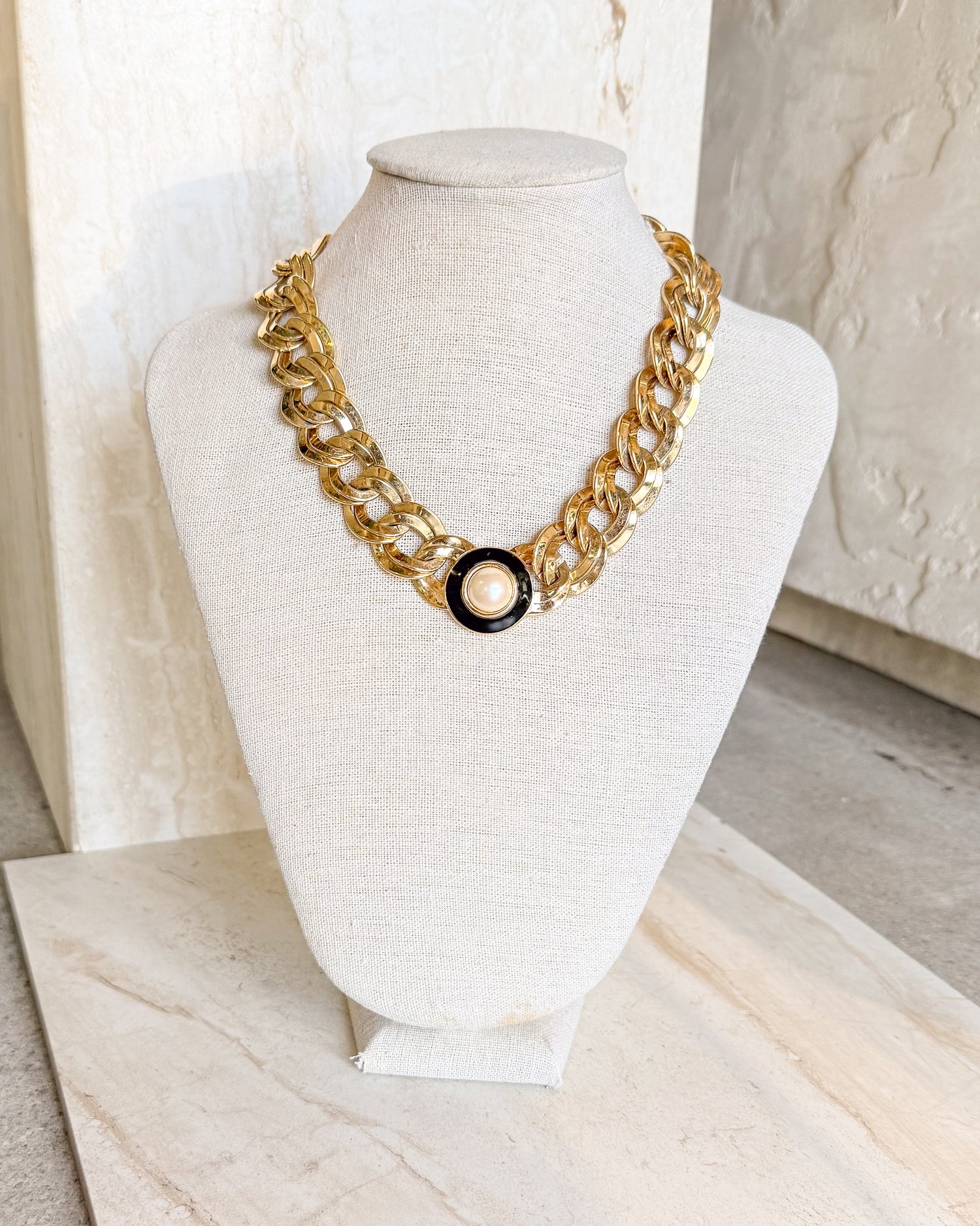 Vintage Signed Gold Tone Chunky Pearl Enamel Necklace