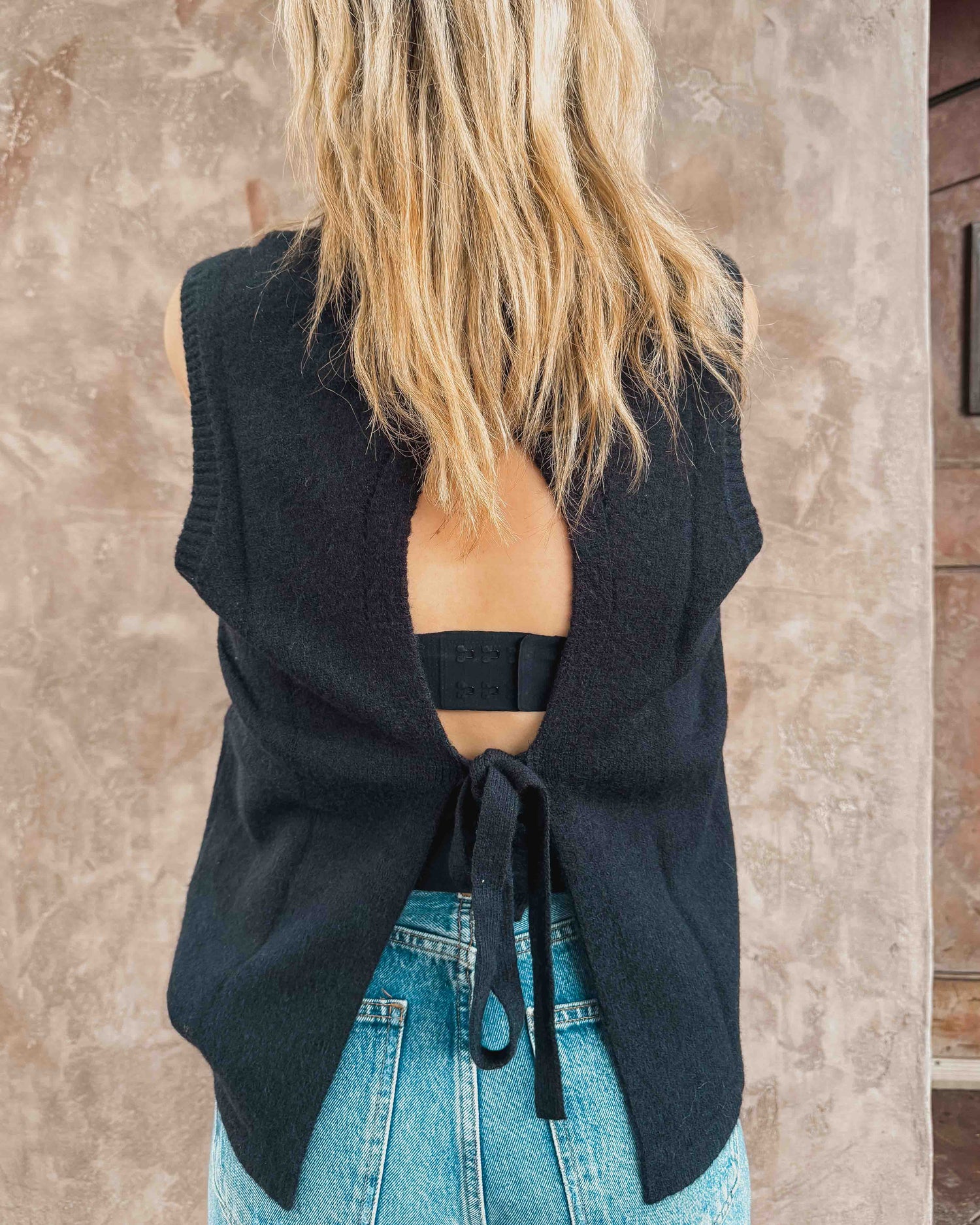 SLEEVELESS SWEATER, BACKLESS