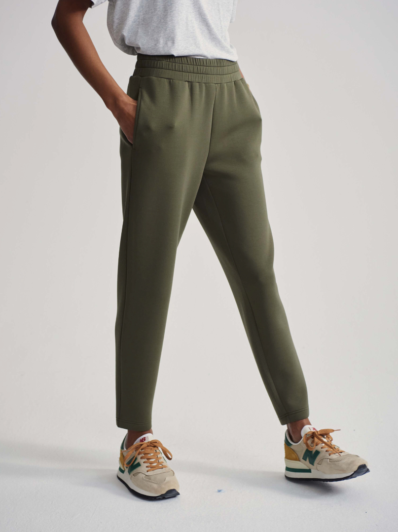 The Slim Knit Ankle Pants