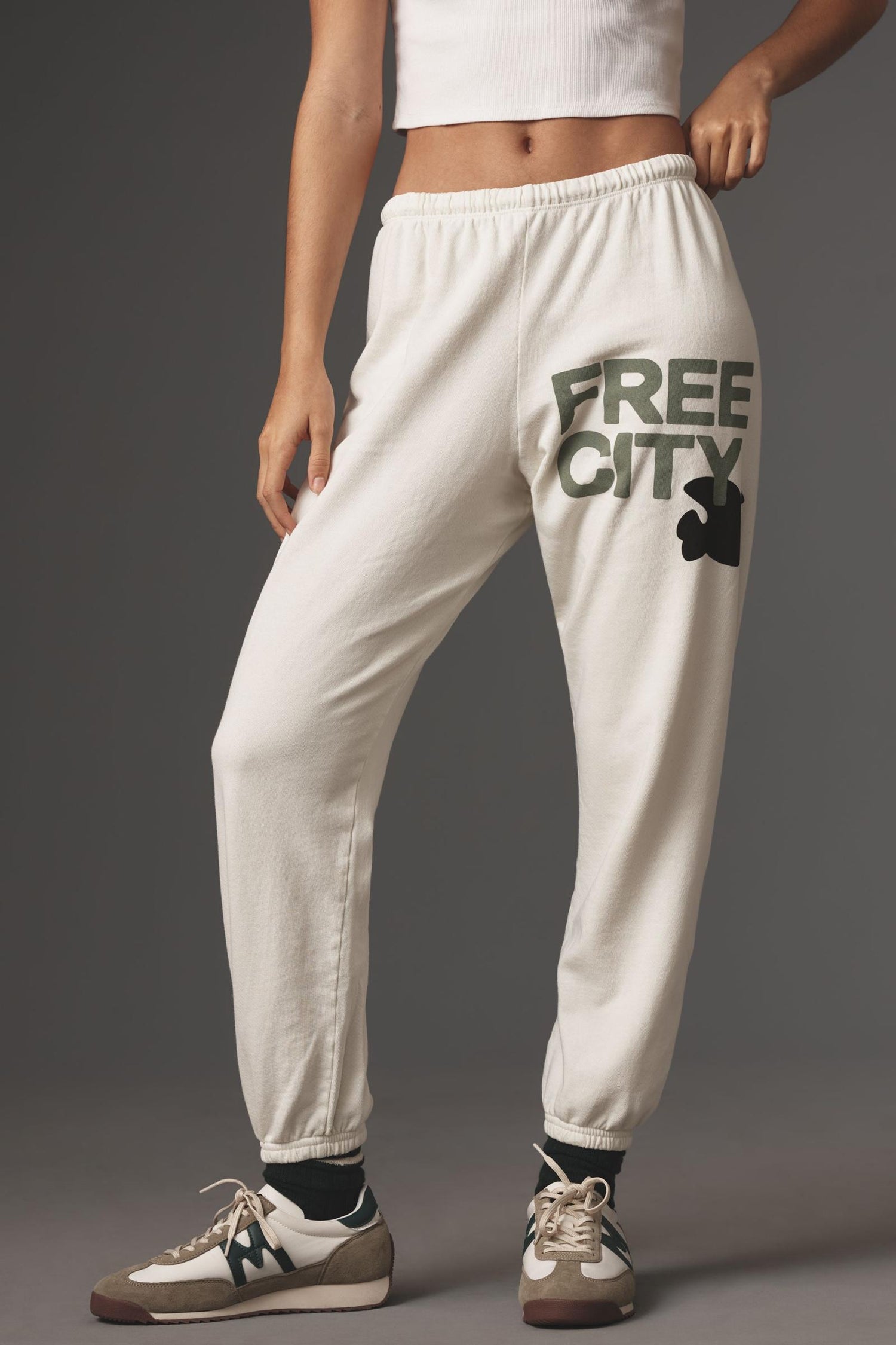 FREECITY sweatpant - creamy/army